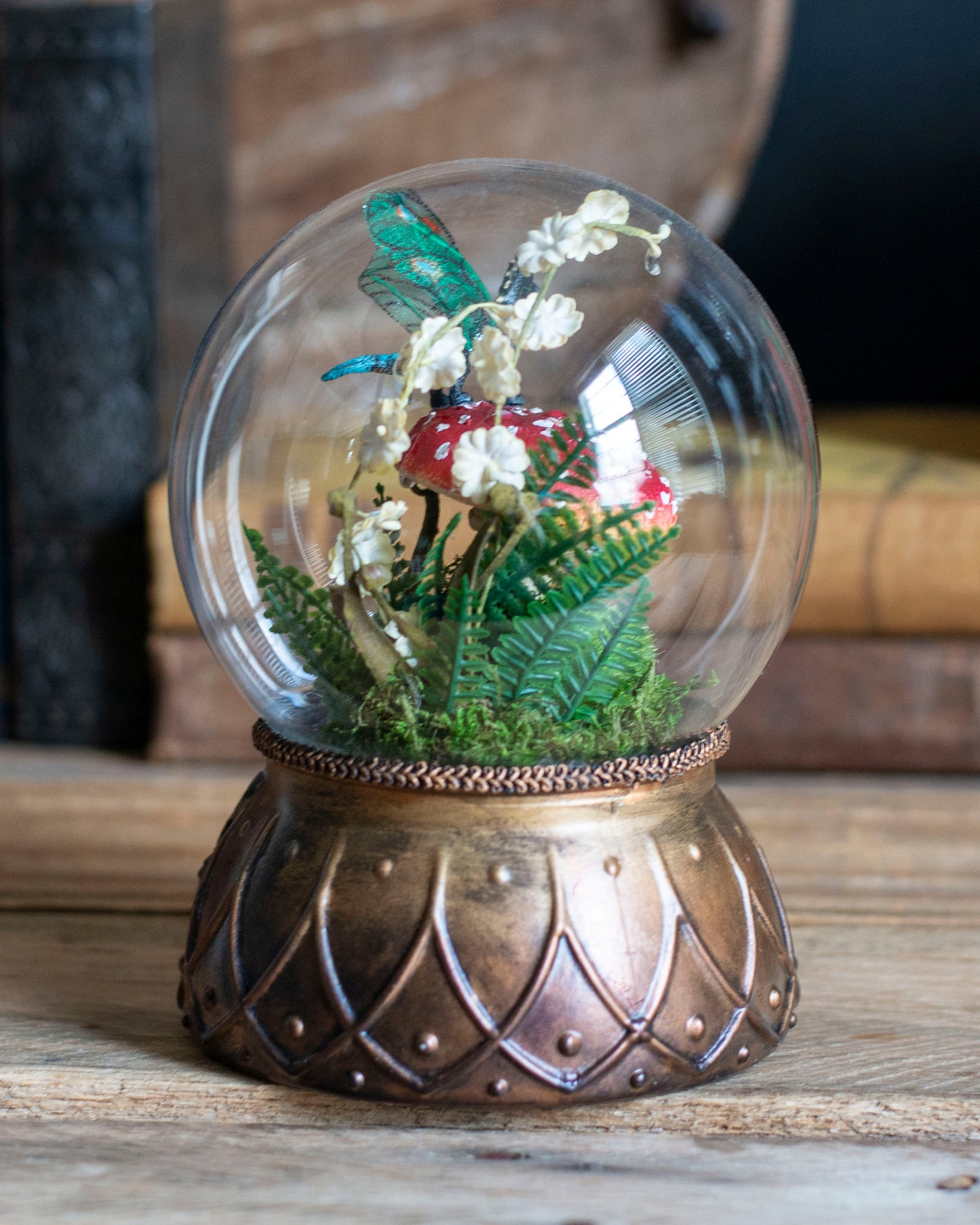 Wonderland Dragonfly Terrarium – Handcrafted Fantasy Decor